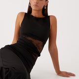 Leni™ | Figurumspielendes Maxikleid mit dezenten Cutouts und Lacing