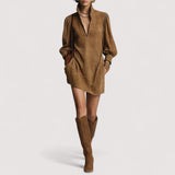 Leira™ | Braunes lockeres Wildleder-Mini-Kleid mit Reissverschluss und Rollkragen